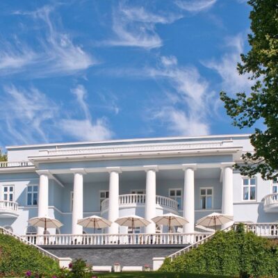 Haikon Kartano, Porvoo on Porvoon Kesäteatterin 2026 esityspaikka 7.7. - 5.8. Komediashow elämästä Porvoon Naurattavin Avioliitto, "Anna Tassu"