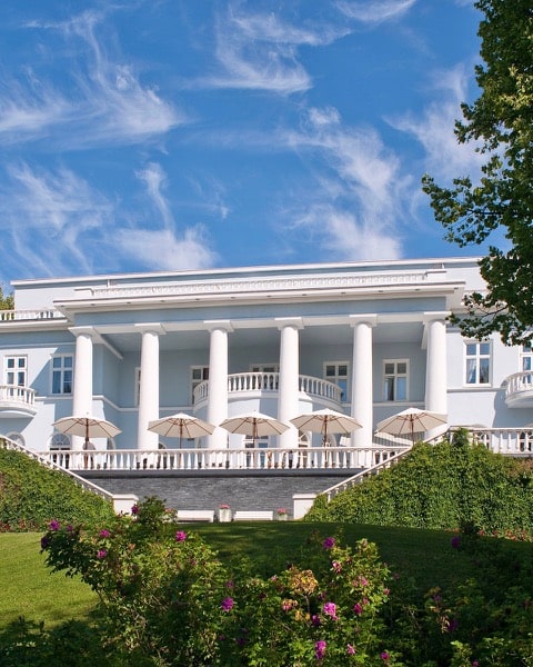 Haikon Kartano, Porvoo on Porvoon Kesäteatterin 2026 esityspaikka 7.7. - 5.8. Komediashow elämästä Porvoon Naurattavin Avioliitto, "Anna Tassu"