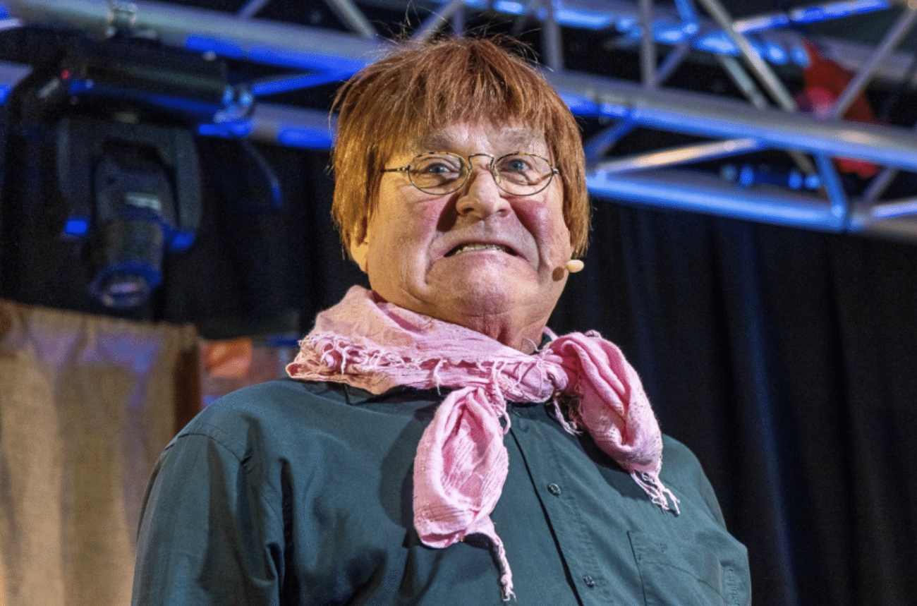 Porvoon Nauratttavin Avioliitto, "Anna Tassu" tuo Laitiloiden olohuoneen Haikon Kartanoon