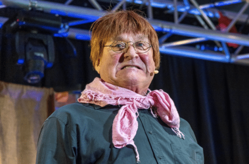 Porvoon Nauratttavin Avioliitto, "Anna Tassu" tuo Laitiloiden olohuoneen Haikon Kartanoon